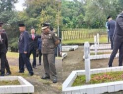 Weny-Rendy Hadiri Peringati Hari Pahlawan di TMP