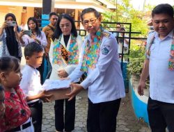 Bangun SDM, HH-RM Salurkan Paket Seragam Gratis