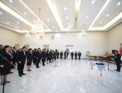 Lantik 62 Pejabat, Gubernur Yulius Ingatkan Tunjukan Kinerja Terbaik