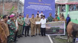 Pemkot Bitung Serahkan 14 Hewan Qurban Jelang Idul Adha 1447 Hijriah