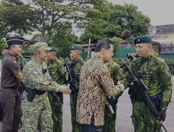 Hengky Honandar Hadiri Upacara Penyambutan Satgas Yonif 712/Wiratama