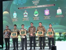 Sukses Pengembangan Ekonomi dan Keuangan Syariah, Gubernur Gorontalo Terima Penghargaan