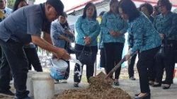 Warga Pintukota Antusias Ikuti Pelatihan Pembuatan Kompos Bersama Ketua TP PKK Kota Bitung
