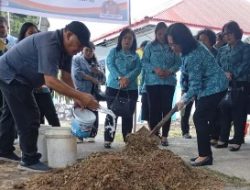 Warga Pintukota Antusias Ikuti Pelatihan Pembuatan Kompos Bersama Ketua TP PKK Kota Bitung