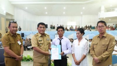 Disaksikan Wali Kota Bitung, 130 Pasangan Nikah Massal di Kantor Gubernur Sulut