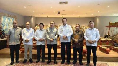 Pemprov Gorontalo Resmi Serahkan Dokumen Gelar Pahlawan HB Jassin dan Aloei Saboe