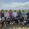 Uji Teknologi Irigasi, Prof Orba Pimpin Penelitian Bestari Saintek Unima Tanam Padi Usia 21 Hari di 18 Demplot