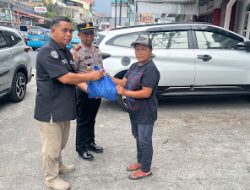Sambut HUT Humas Polri ke-75, Polres Bitung Salurkan Puluhan Paket Sembako kepada Warga