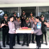 Kado Istimewa HUT ke-81 TNI, Kapolres Bitung Datang Bawa Kue Ulang Tahun